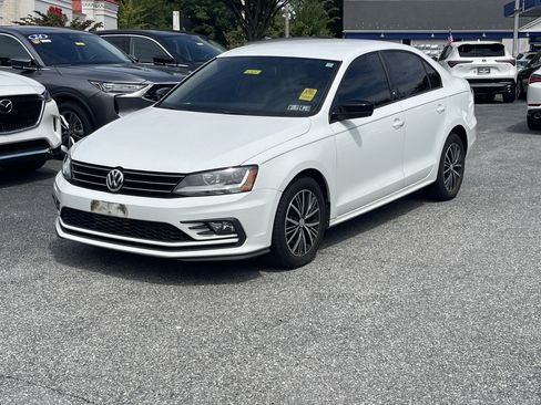 Used 2018 Volkswagen Jetta Wolfsburg Edition FWD image 2