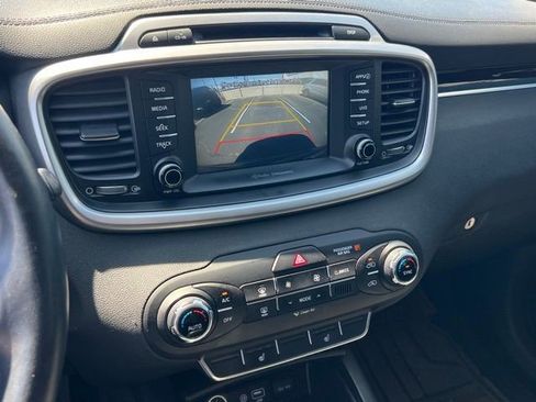 Used 2017 Kia Sorento AWD w/ LX Convenience Package image 24