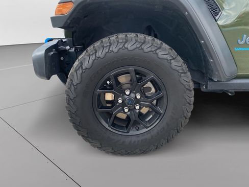 Used 2024 Jeep Wrangler Unlimited AWD/4WD image 12
