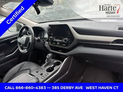 Used 2024 Toyota Highlander XLE AWD/4WD image 30