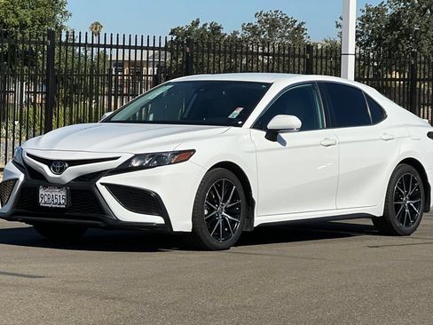 Certified 2022 Toyota Camry SE w/ Convenience Package FWD image 10