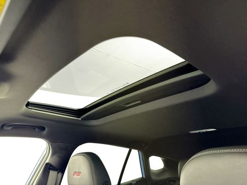 Used 2024 Chevrolet Trax RS w/ Sunroof Package image 21