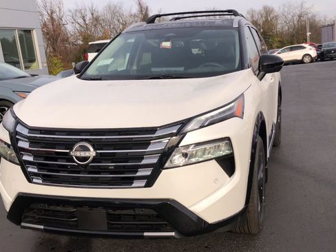 New 2026 Nissan Rogue Platinum w/ Platinum Premium Package image 3