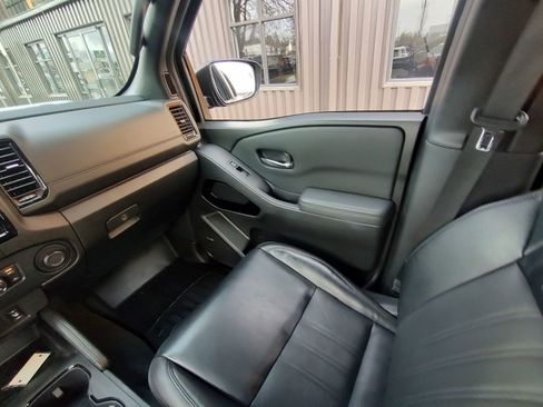 Used 2022 Nissan Frontier PRO-4X image 16