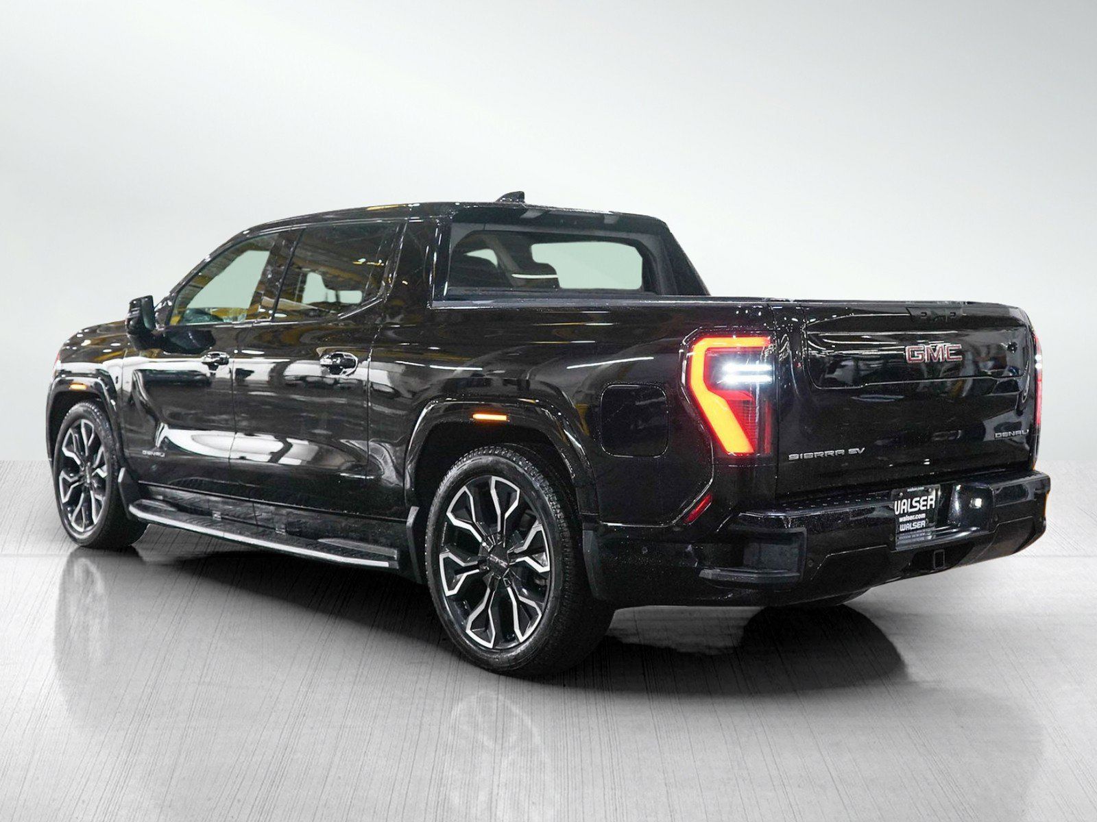 Used 2026 GMC Sierra EV Denali AWD/4WD image 3