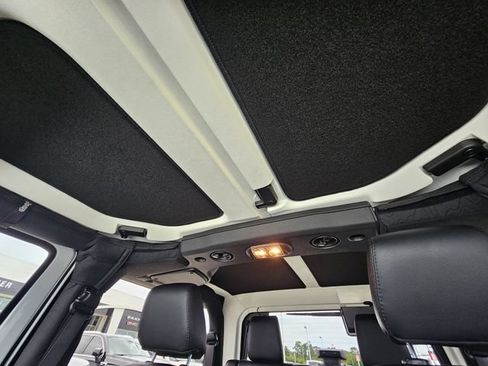 Used 2017 Jeep Wrangler Sahara AWD/4WD image 19