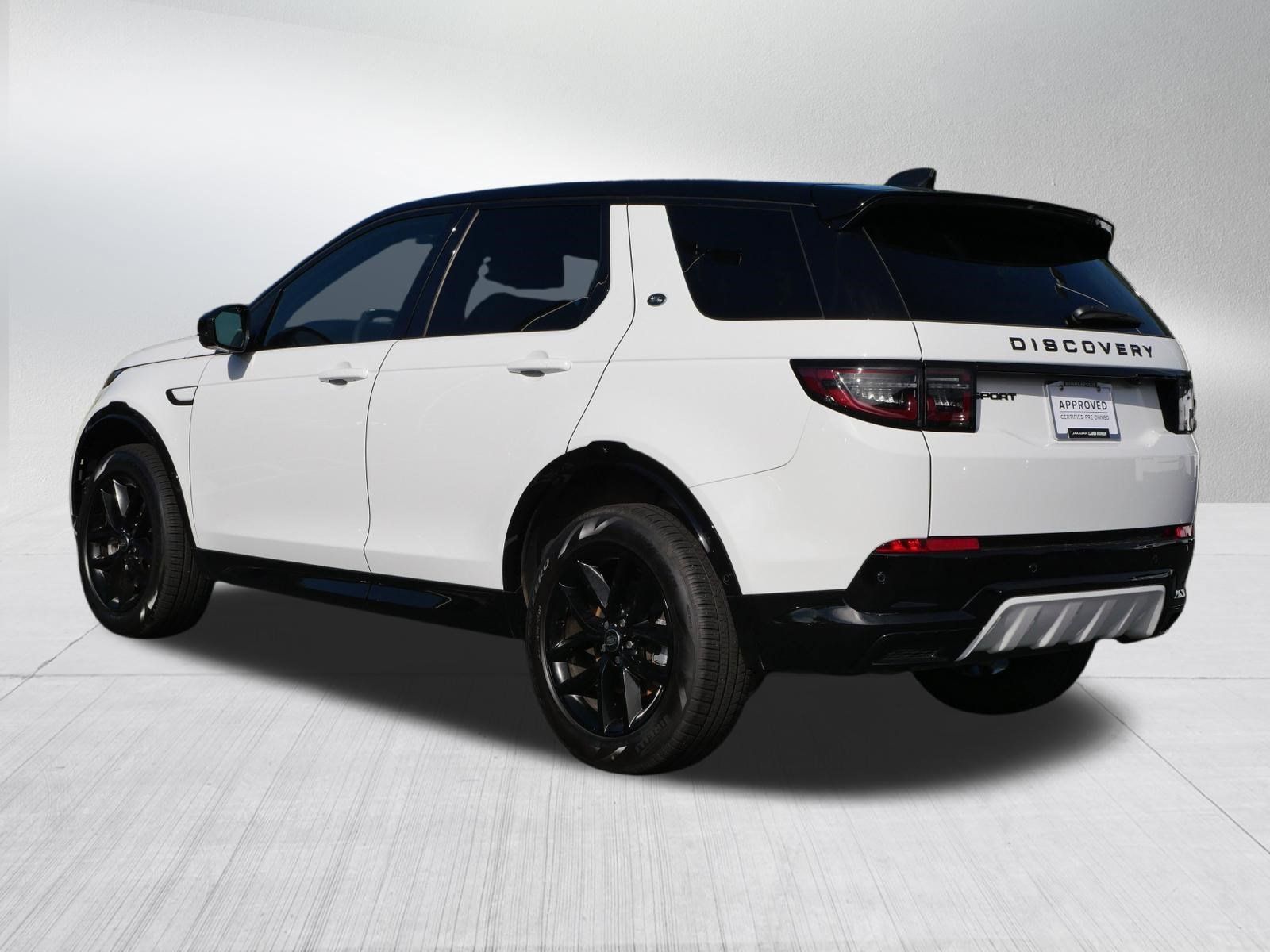 Used 2025 Land Rover Discovery Sport Dynamic SE AWD/4WD image 3