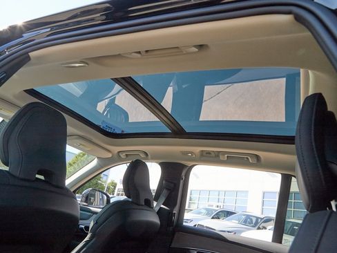 New 2026 Volvo XC90 B6 Plus w/ Protection Package Premier image 31