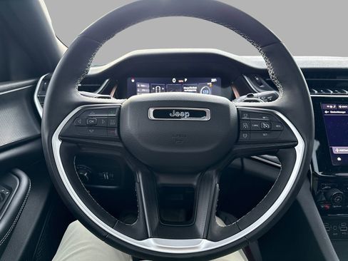 Used 2023 Jeep Grand Cherokee Altitude image 15