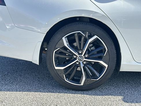 Used 2024 Nissan Altima 2.5 SR w/ SR Premium Package image 18