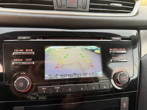 Used 2016 Nissan Rogue SV image 12