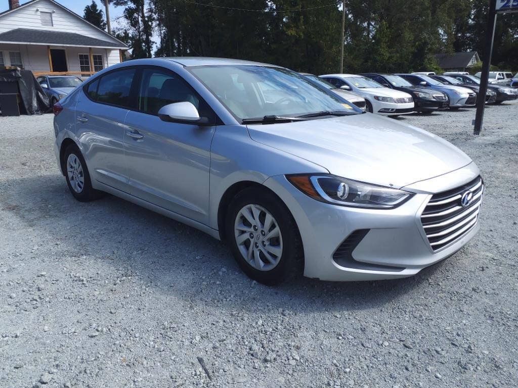 Used 2017 Hyundai Elantra SE FWD image 1