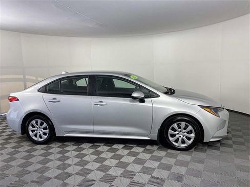 Used 2025 Toyota Corolla LE image 10
