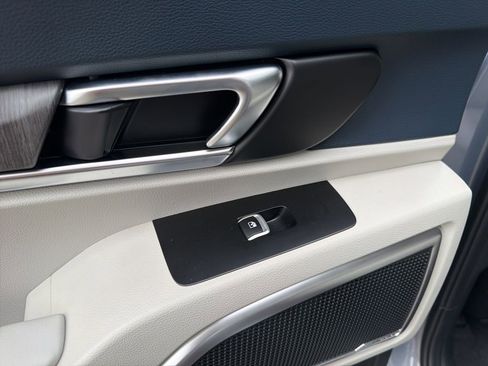 Used 2024 Kia Telluride EX w/ EX Captain's Chair Package image 26