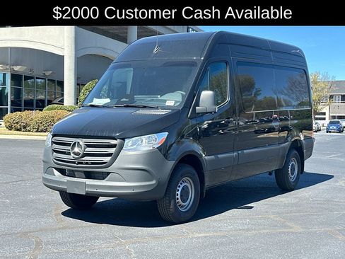 Used 2025 Mercedes-Benz Sprinter 2500 image 3