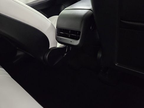 Used 2022 Tesla Model Y Long Range AWD/4WD image 24