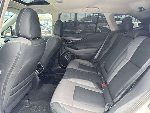 Used 2025 Subaru Outback Onyx Edition AWD/4WD image 25