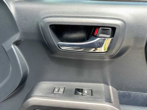 Used 2018 Toyota Tacoma TRD Sport image 18