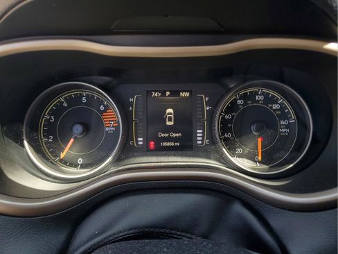 Used 2017 Jeep Cherokee Latitude FWD image 27