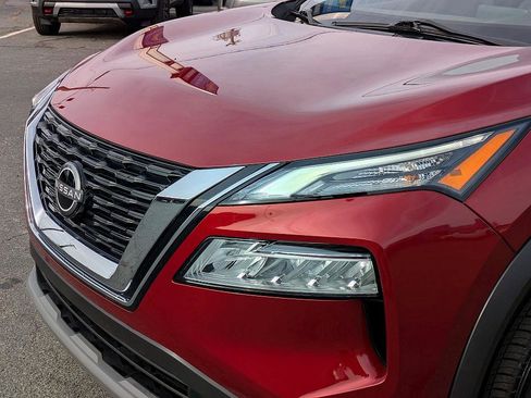 Used 2023 Nissan Rogue SV image 9