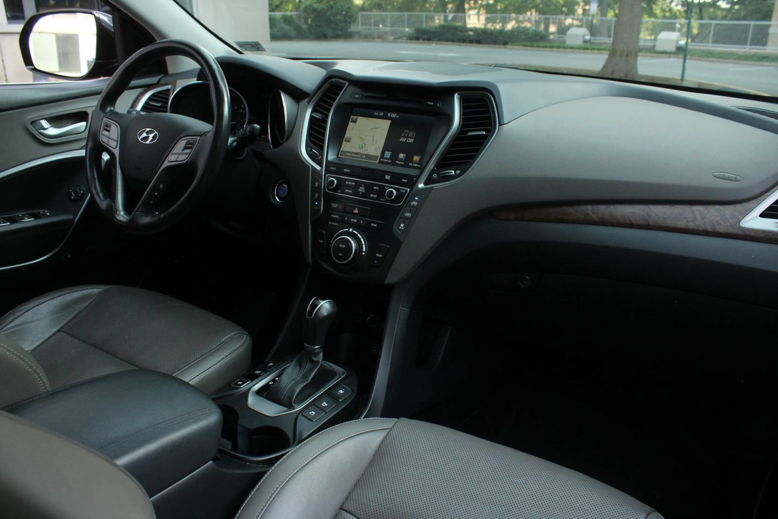 Used 2017 Hyundai Santa Fe Limited AWD/4WD image 26