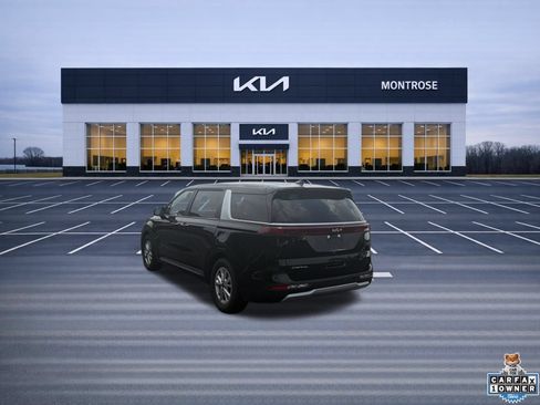 Certified 2024 Kia Carnival LX FWD image 8