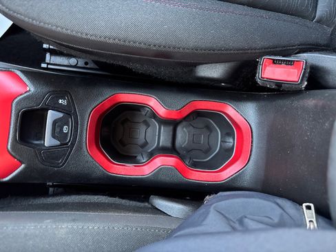 Used 2016 Jeep Renegade Trailhawk w/ Cold Weather Group image 37