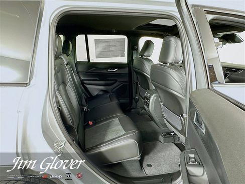 New 2025 Jeep Grand Cherokee Laredo image 22
