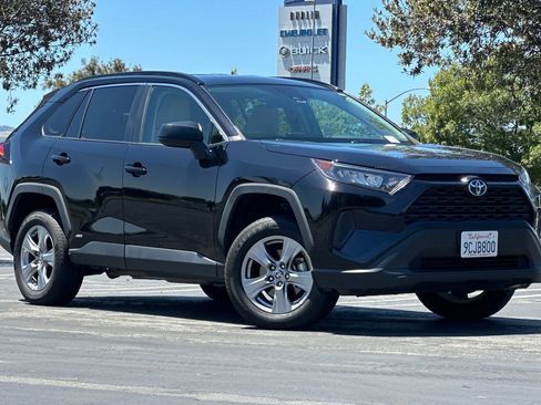 Used 2022 Toyota RAV4 LE AWD/4WD image 2