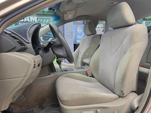 Used 2010 Toyota Camry LE image 19