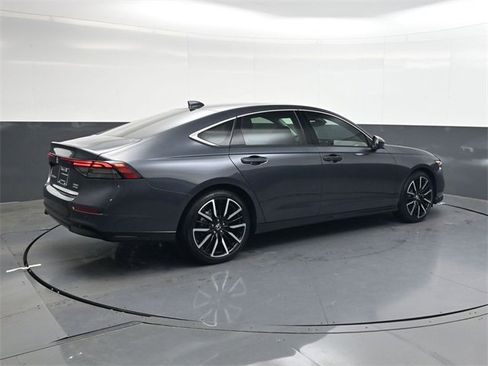 Used 2025 Honda Accord Touring image 4