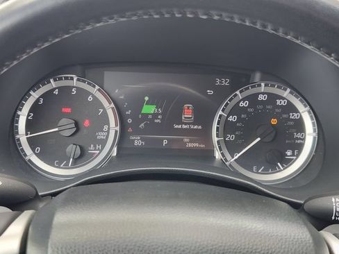 Used 2023 Toyota Highlander LE FWD image 13