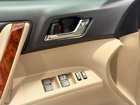 Used 2013 Toyota Highlander Limited FWD image 15