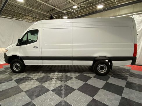 Used 2025 Mercedes-Benz Sprinter 2500 image 2