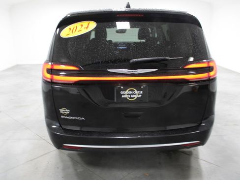Used 2024 Chrysler Pacifica Touring-L image 8