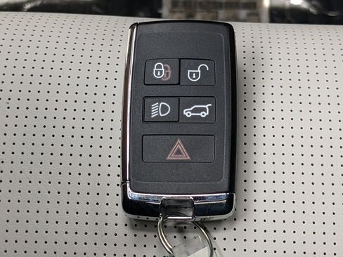 New 2026 Jaguar F-PACE R-Dynamic S image 30