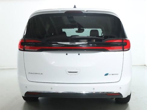 Used 2024 Chrysler Pacifica Select image 41