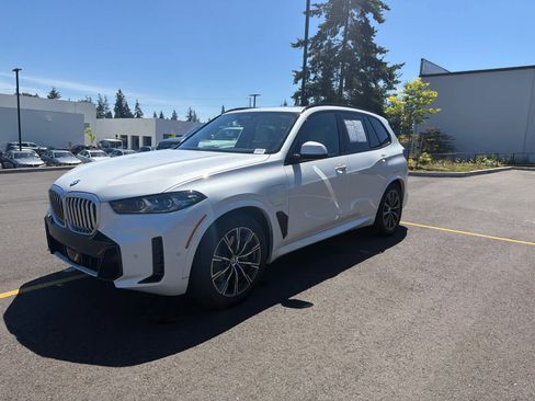 Used 2026 BMW X5 xDrive50e w/ M Sport Package AWD/4WD image 3