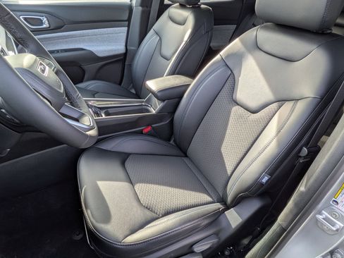 New 2026 Jeep Compass Latitude image 11