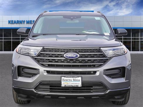 Used 2021 Ford Explorer XLT image 2
