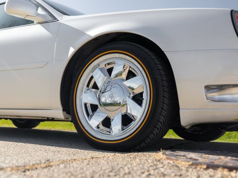 Used 2000 Cadillac De Ville DTS w/ Comfort/Convenience Pkg image 31