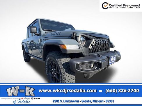 Certified 2025 Jeep Gladiator Sport AWD/4WD image 3