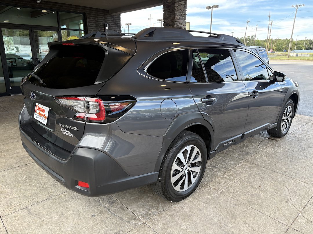 Used 2023 Subaru Outback Premium AWD/4WD image 6