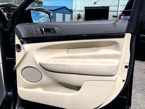 Used 2018 Lincoln MKT AWD image 23