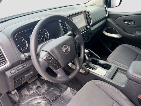 Used 2022 Nissan Frontier SV image 9