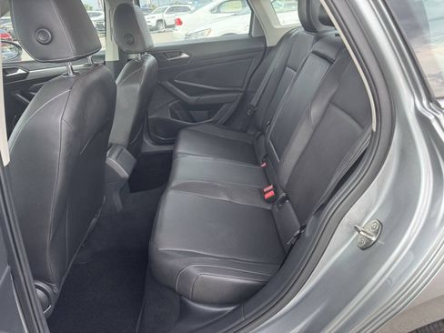 Used 2019 Volkswagen Jetta SE FWD image 17