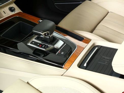 Used 2023 Audi Q5 2.0T Prestige w/ Prestige Package image 18