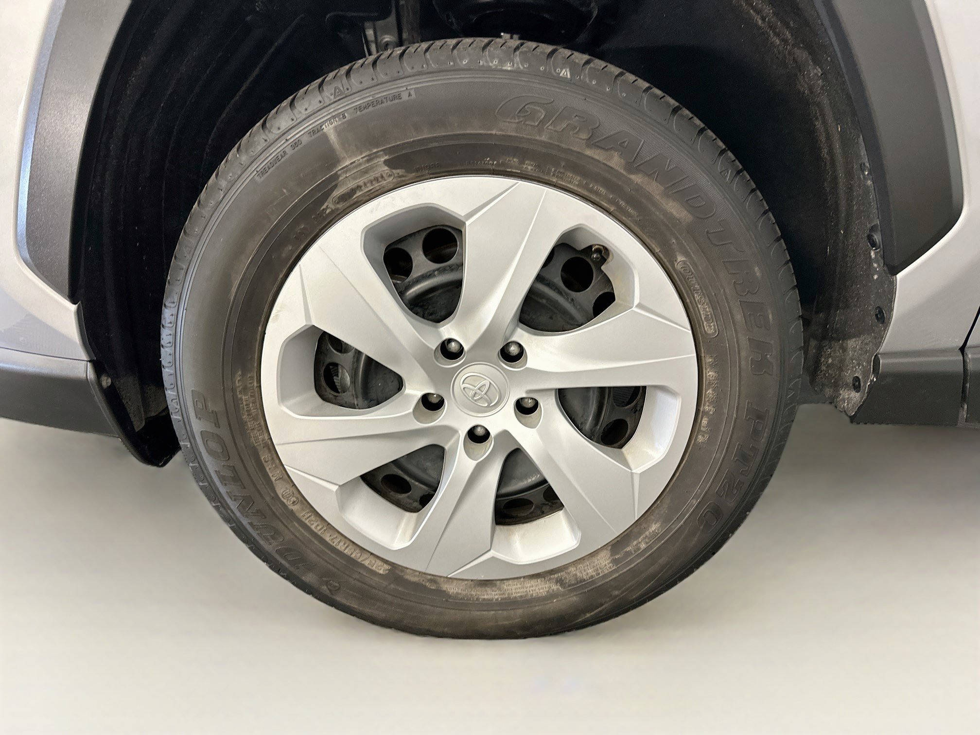 Used 2025 Toyota RAV4 LE AWD/4WD image 35