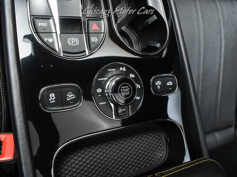 Used 2017 Bentley Bentayga image 18