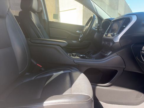 Used 2023 GMC Acadia SLT FWD image 17
